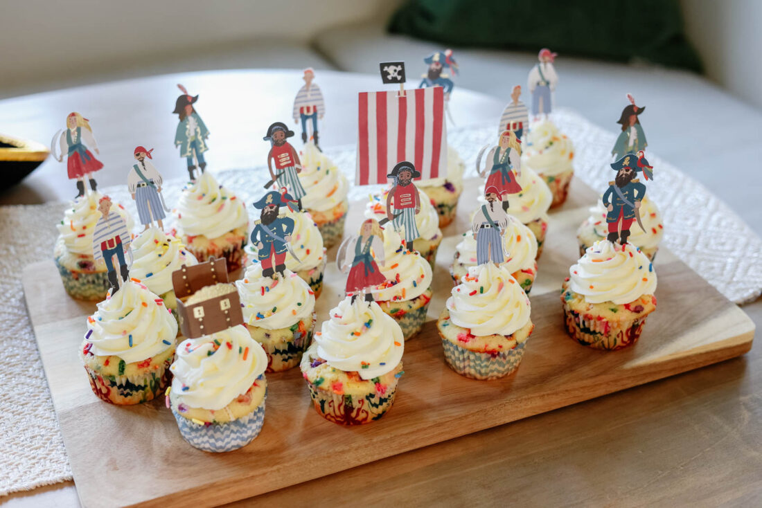 pirate cupcakes, pirate cupcake toppers